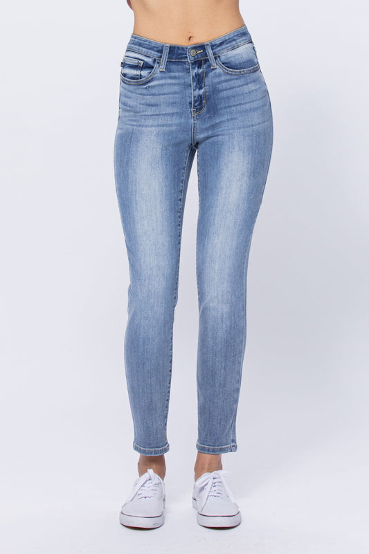 Judy Blue Light Bleach Wash Relaxed Fit *Final Sale*