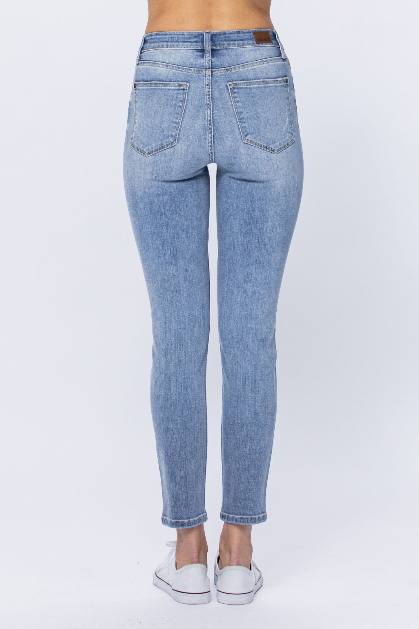 Judy Blue Light Bleach Wash Relaxed Fit *Final Sale*